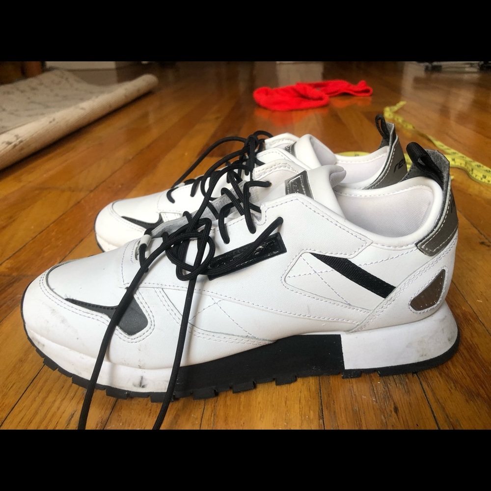 Reebok Men’s 7 white/black sneakers